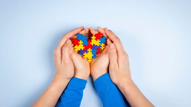 Transtorno do Espectro Autista (TEA) engloba diferentes figuras como forma de conscientização