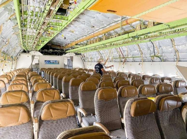 Quarto secreto está localizado no teto do avião em um compartimento no teto