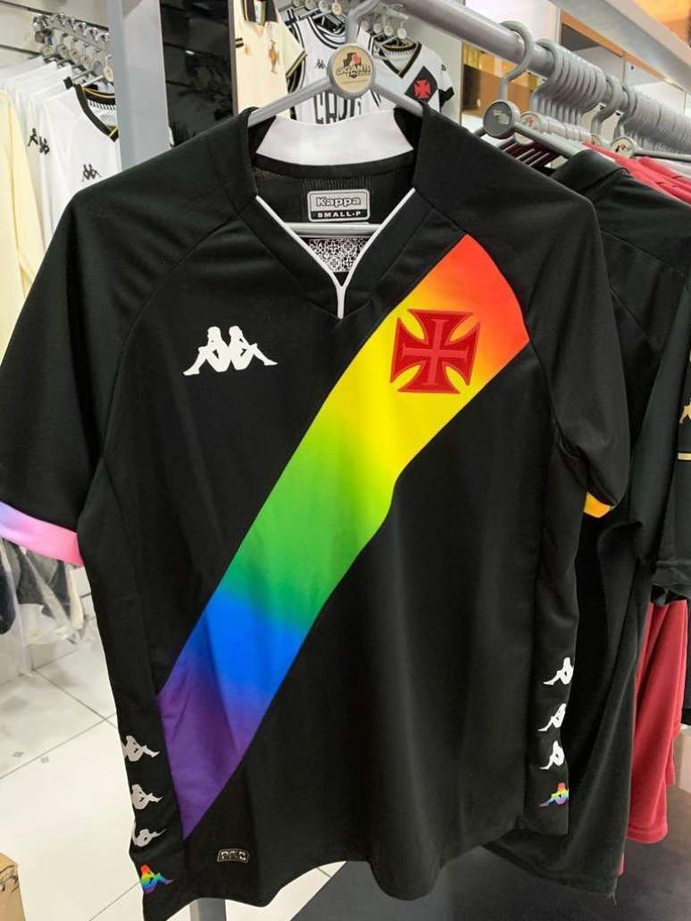 Camisa do Vasco já está exposta em algumas lojas oficiais – Reprodução / Instagram