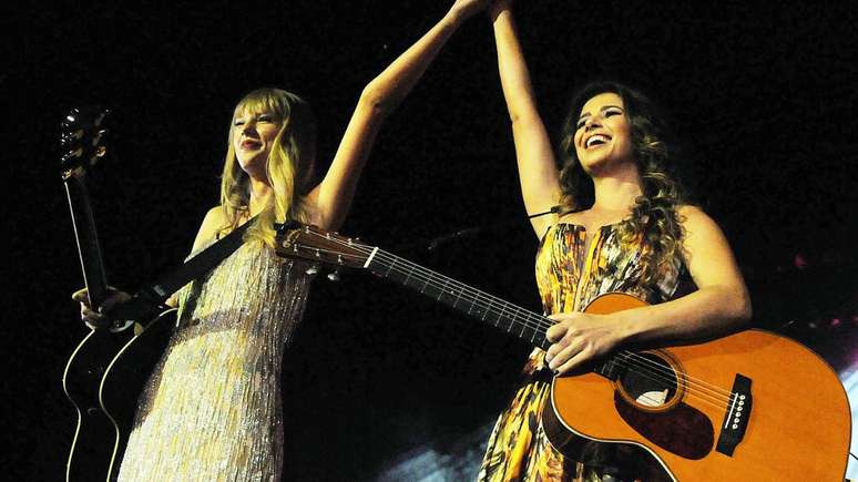 Paula Fernandes se apresentou com Taylor Swift em 2012 - Shutterstock