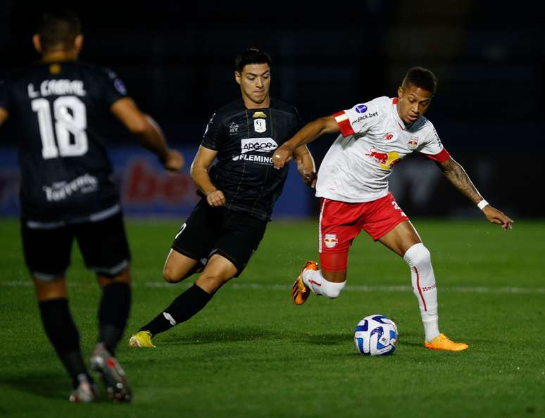 Red Bull Bragantino goleou o Tacuary e avançou às oitavas de final da Sul-Americana.