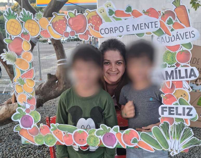 Os gêmeos iniciaram a vida escolar na creche Cantinho Bom Pastor e foram perguntados pela mãe se queriam ou não trocar de escola após o atentado