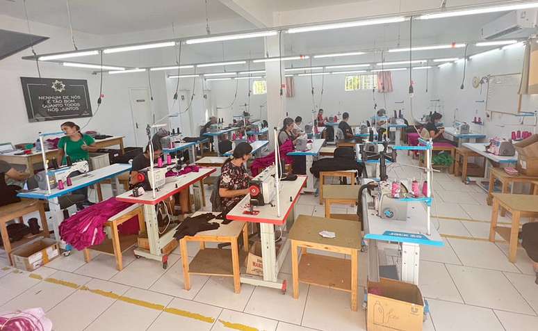 Fábrica da M. Alexandre Confecções, que produz peças para grandes redes de vestuário do país 