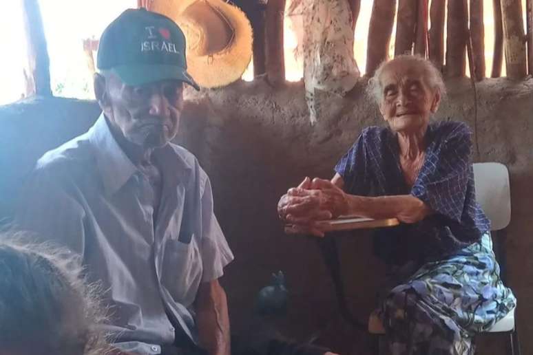 After nearly 80 years together, old people die on the same day