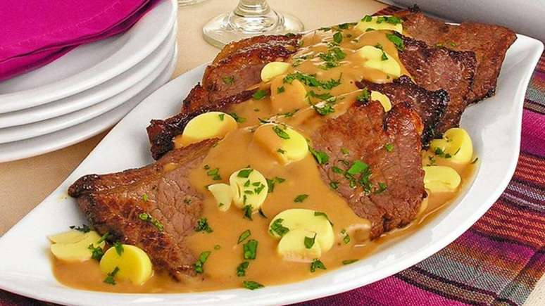 Bife com molho de cerveja