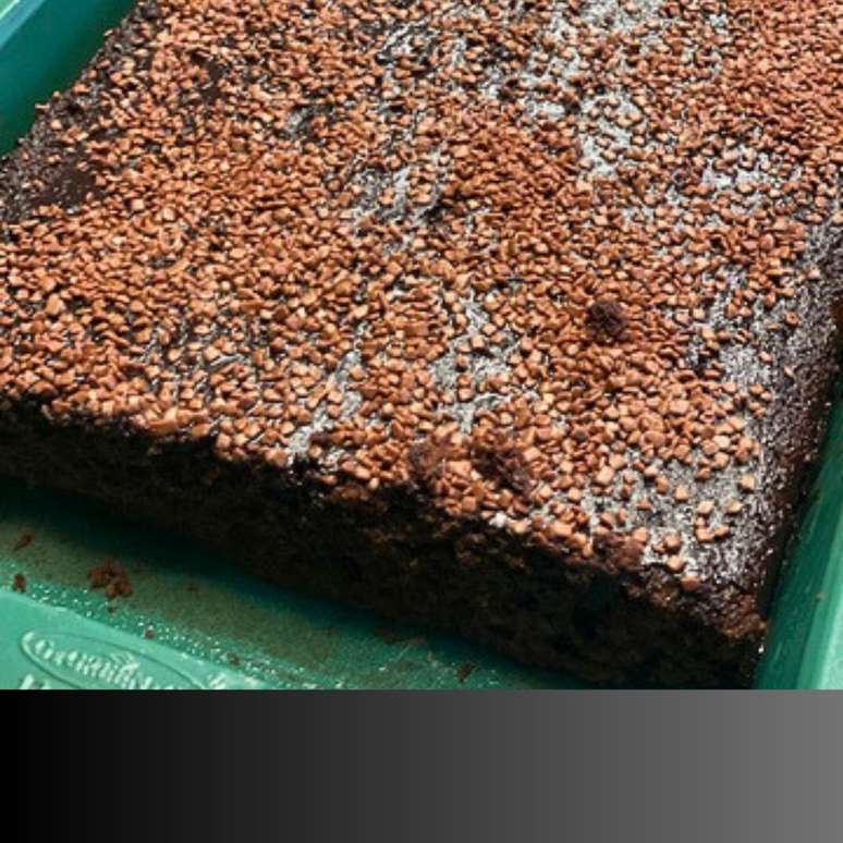 Bolo nega maluca, tradicional , de chocolate com água e óleo, fácil de fazer.