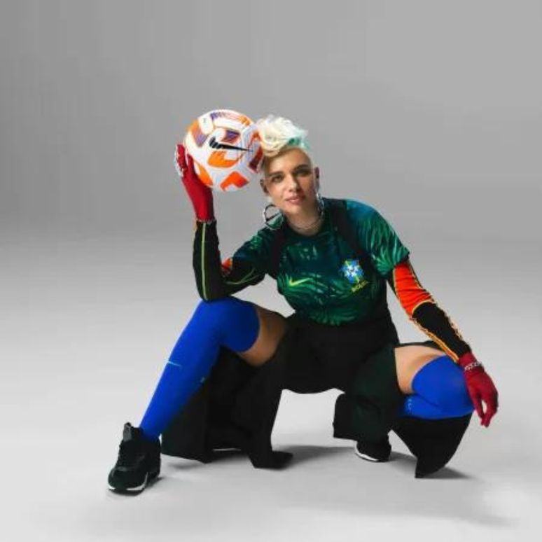 Bruna Linzmeyer é estrela de nova camisa da Seleção Feminina