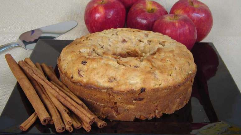 Bolo de maçã com passas