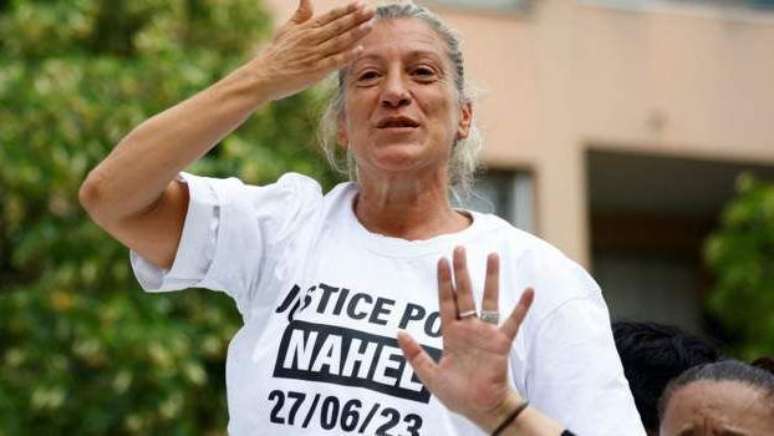 Mounia, m&atilde;e de Nahel em protesto