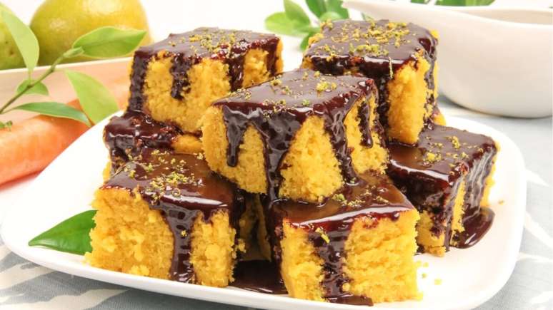 Bolo de cenoura e laranja