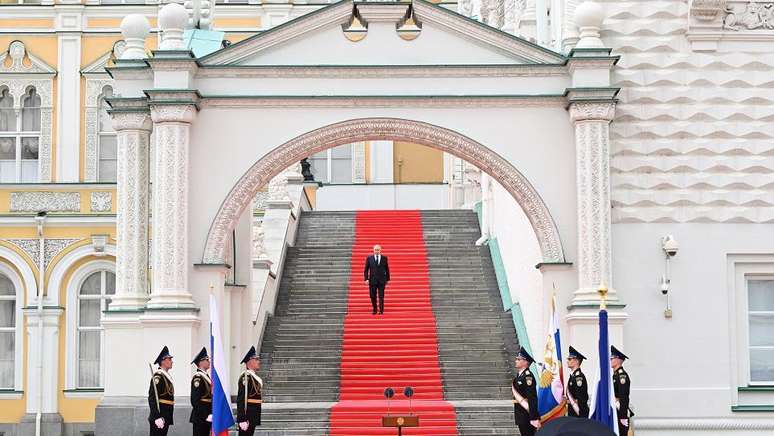 Na terça-feira, Putin participou de um evento público com tropas do exército