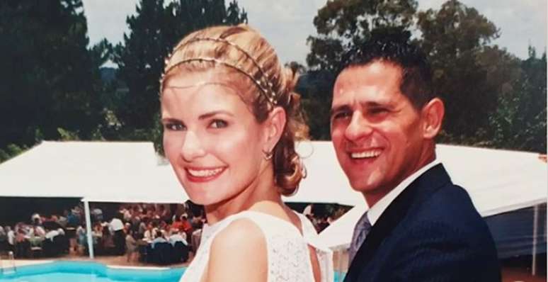 Ana Zimmerman e Gil Rocha na festa de casamento, em 2001