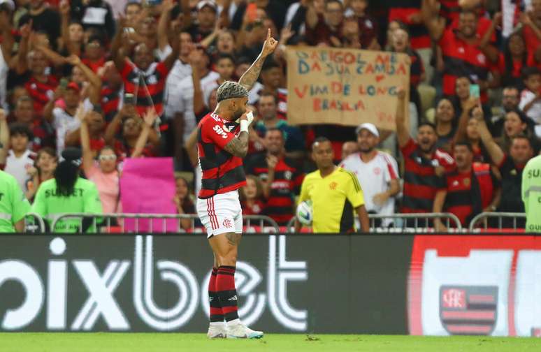 Gabigol comemorando o gol de número 150 pelo Flamengo 