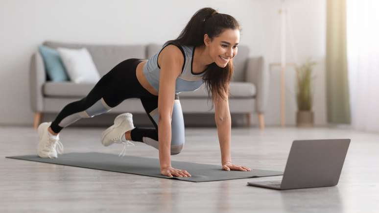 Exercícios físicos - Shutterstock