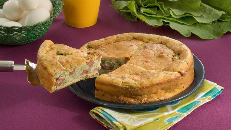 Torta de couve com calabresa