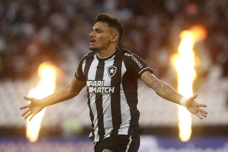 Tiquinho exalta time do Botafogo e dedica vitória a Rafael