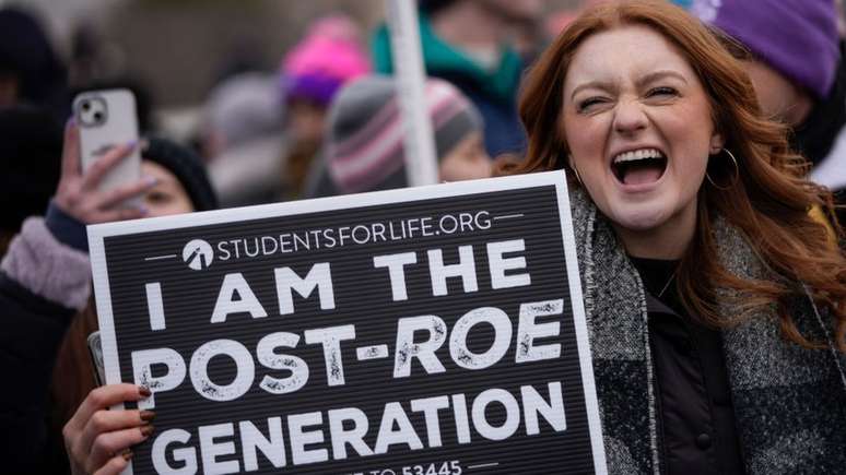 Protestos contra a revogação de Roe contra Wade se espalharam por todo o país