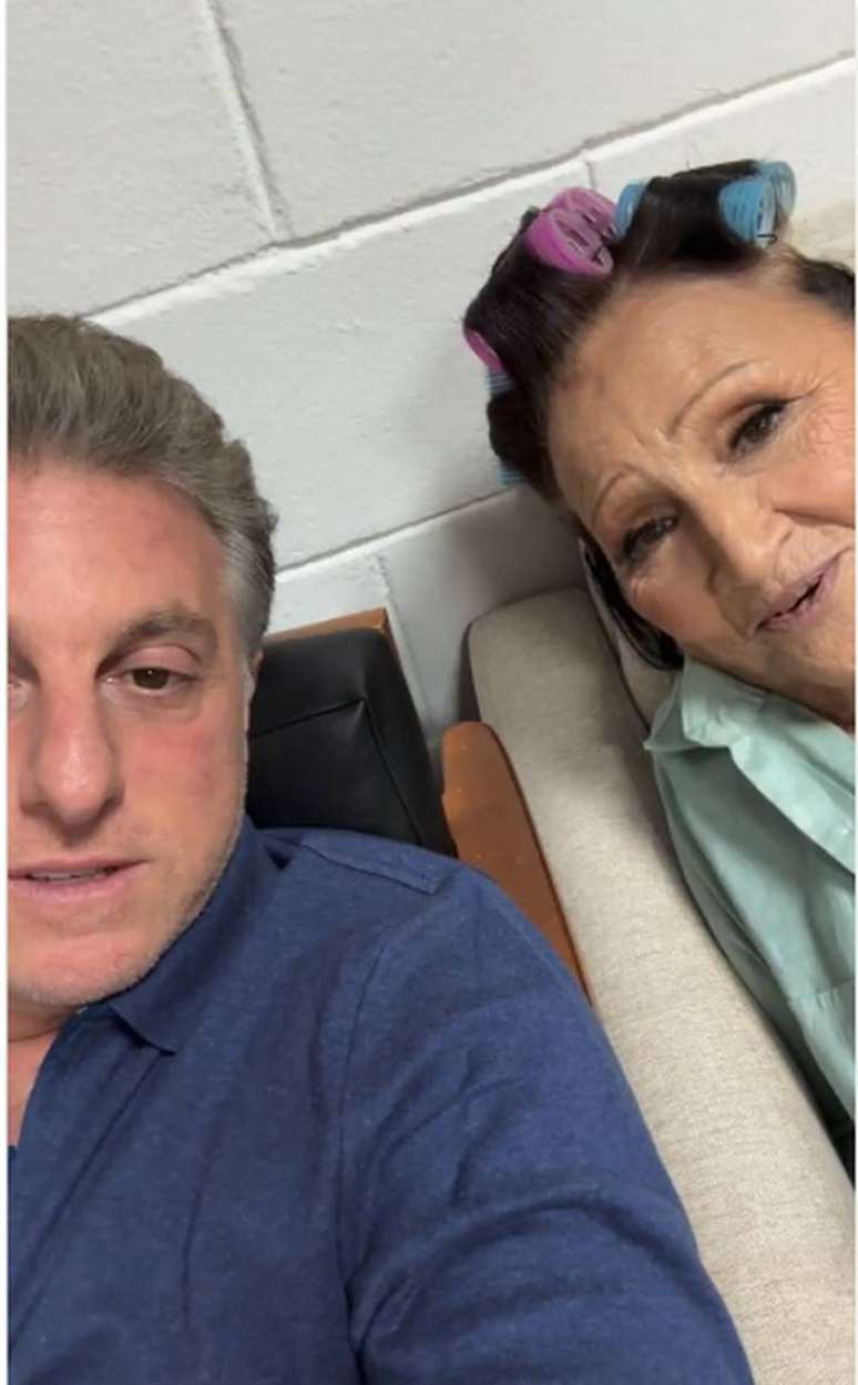 Luciano Huck e D&eacute;a L&uacute;cia em live do apresentador