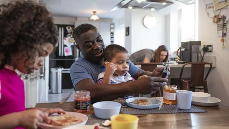 A vida em fam&iacute;lia pode ser esmagadora para alguns pais ou m&atilde;es