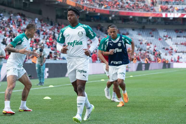 Campeão da Libertadores no Palmeiras joga 6 jogos em 2 anos, agora procura  emprego