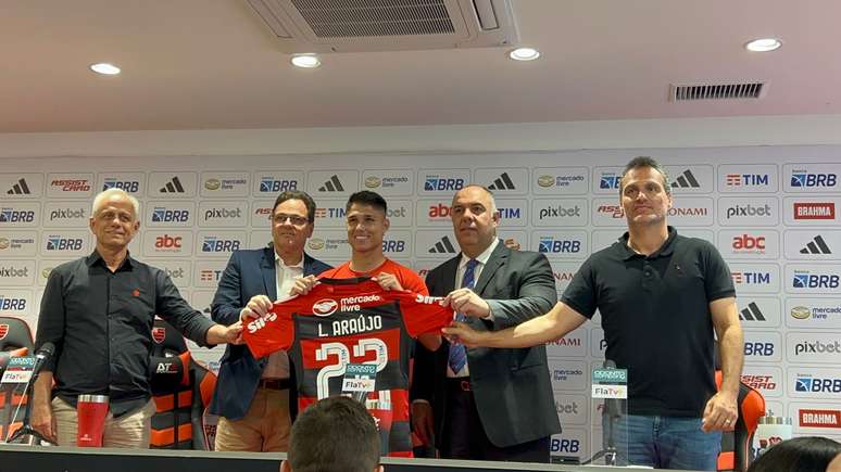 Luiz Ara&uacute;jo vai vestir a camisa 22 pelo Flamengo 