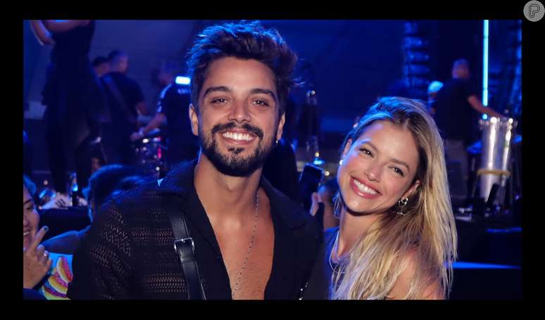 Agatha Moreira fala sobre sua relação com Rodrigo Simas e dá pista sobre 'relacionamento aberto'.