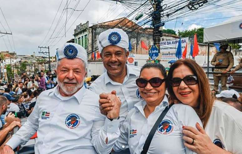 Lula and Janja in Bahia accompany the celebrations of the Bicentenary of the Independence of Brazil in Bahia, a date that symbolizes the struggle of our people for freedom and dignity.