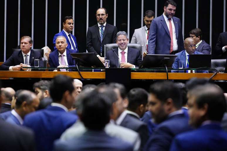 BRASILIA DF NACIONAL 02-02-2023 CAMARA ARTHUR LIRA Plenário - Sessão Deliberativa Extraordinária 02-02-2023 CAMARA Eleição para o cargo de ministro do TCU. Dep. Aguinaldo Ribeiro (PP - PB). Presidente da Câmara, Dep. Arthur Lira (PP - AL). Consultor legislativo da Câmara, Ruthier de Souza.FOTO PABLO VALADARES/AGENCIA CAMARA