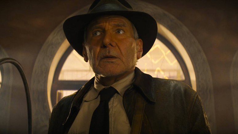 Harrison Ford em cena de Indiana Jones e a Relíquia do Destino.