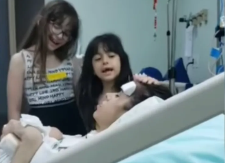 Thais Medeiros com as filhas, Valentina e Antonella