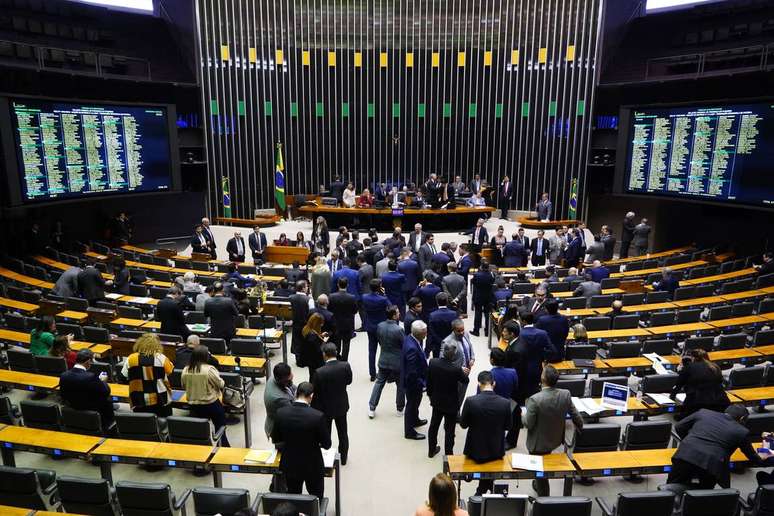 BRASILIA DF NACIONAL 23-05-2023 CAMARA ARTHUR LIRA Sessão para a votação de propostas legislativas. Dep. Maria do Rosário (PT - RS), dep. Benes Leocádio ( UNIÃO - RN), presidente da Câmara dos Deputados, Arthur Lira e o dep. Felipe Carreras (PSB - PE) FOTO PABLO VALADARES/AGENCIA CAMARA