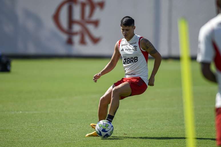 Luiz Araújo during training at Ninho do Urubu – Luiz Araújo during training at Ninho do Urubu –