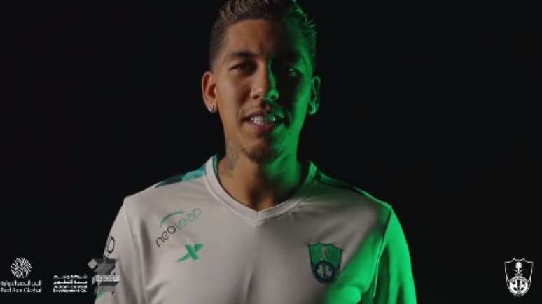 Roberto Firmino em anúncio feito pelo clube saudita para anunciar a contratação do brasileiro –