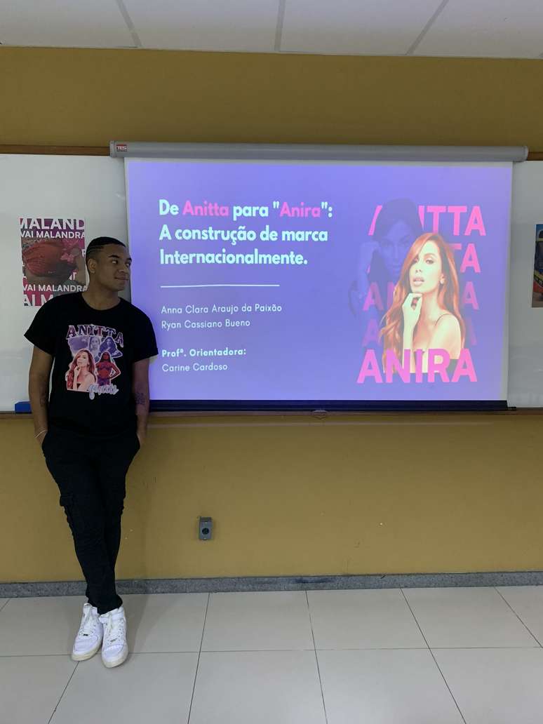 Ryan apresenta TCC sobre Anitta