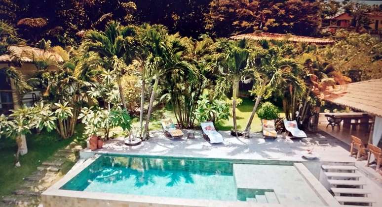 A piscina cercada de muito verde é um dos maiores atrativos