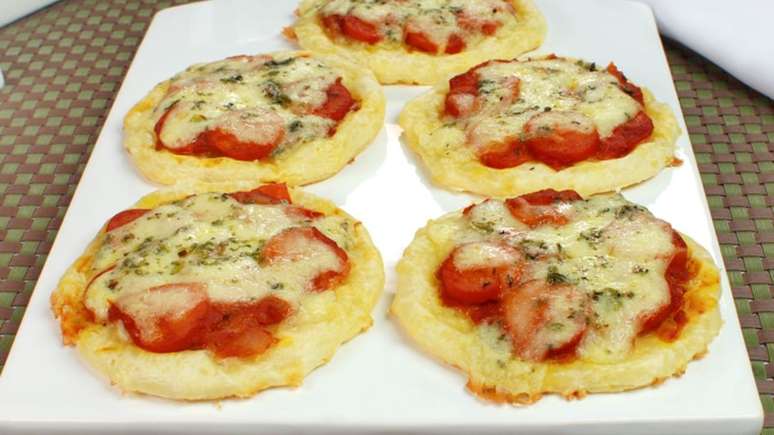 minipizza de pão de queijo