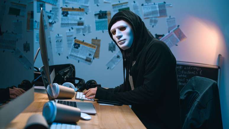 The data of 30 million Microsoft users may have been stolen;  society denies