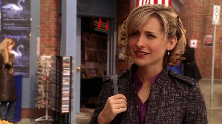 Allison Mack como Chloe em Smallville.