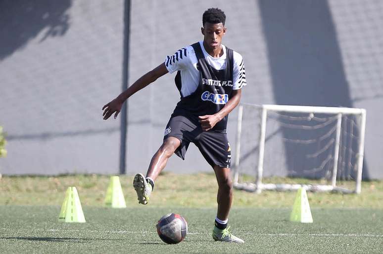 Robson Reis voltou de empréstimo, mas Santos tentará negociar o jogador – Pedro Ernesto Guerra Azevedo/Santos FC