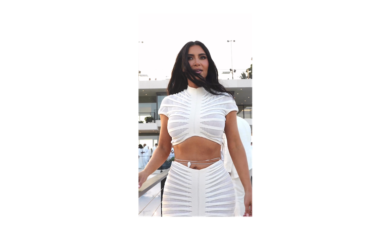 Kim Kardashian usa look branco de $30 mil em festa de bilionário. Saiba tudo!.