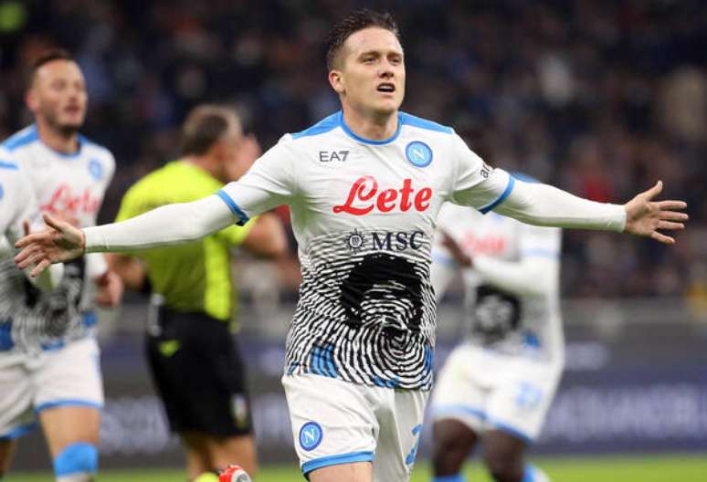 Zielinski durante uma partida entre Napoli e Inter no San Siro