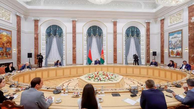 Alexander Lukashenko, presidente de Belarus, falou em uma coletiva de imprensa em Minsk