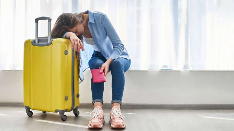 O jet lag pode acontecer em viagens internacionais, por conta da mudança de fuso horário -