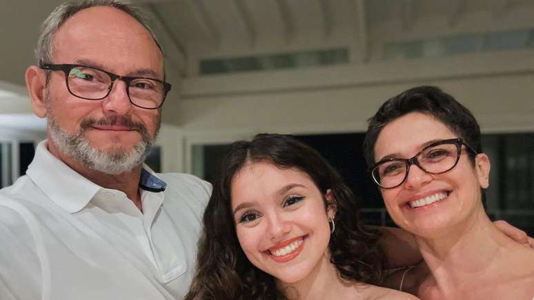 Sandra Annenberg e o marido, Ernesto Paglia, com a filha, Elisa