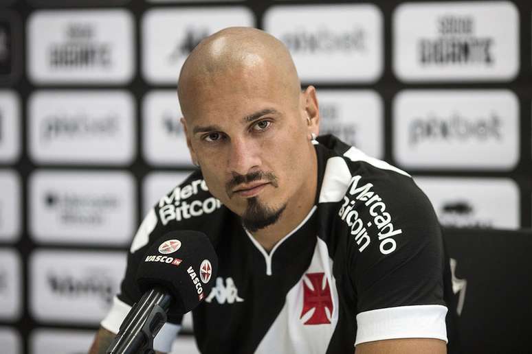 Apresentação de Maicon no Vasco ocorreu nesta quinta, no CT Moacyr Barbosa –