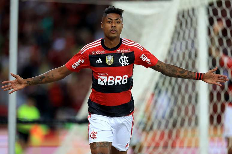 Bruno Henrique comemorando o gol que virou o jogo para o Flamengo 