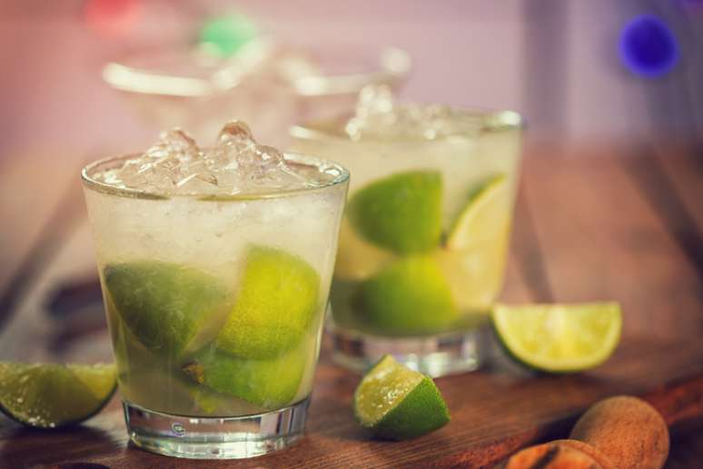 Caipirinha é o drinque mais famoso feito com a cachaça