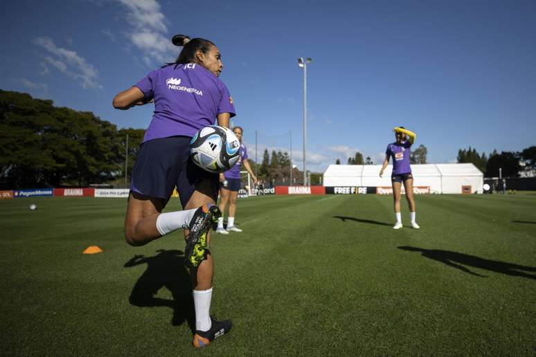 Marta durante treino da Seleção Feminina. 