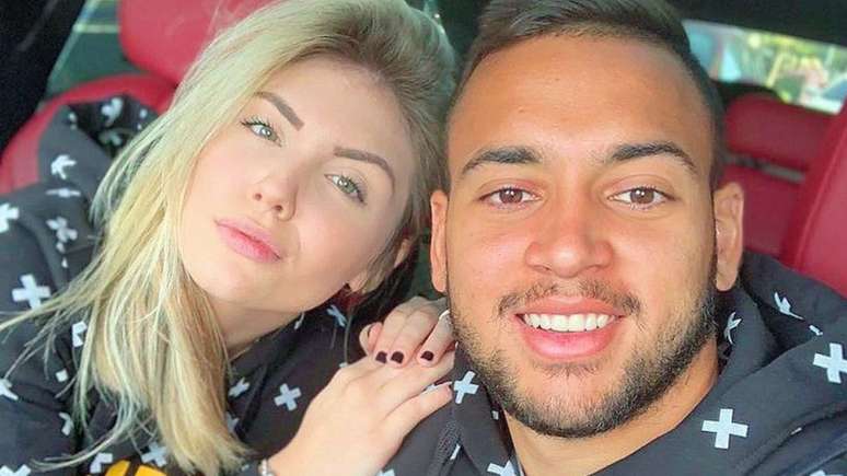 The Corinthians player’s wife reveals that 98% of wages are late