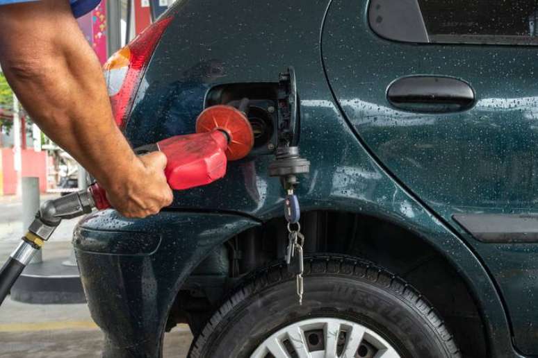 Pre&ccedil;o m&eacute;dio do litro de gasolina foi de R$ 5,36